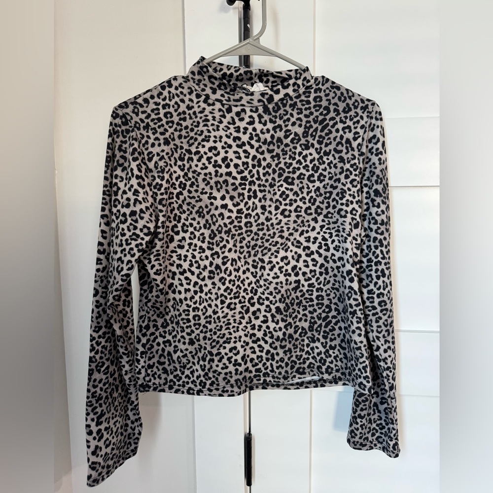 Olivia Rae Cropped Leopard Print Long Sleeve Top size XL